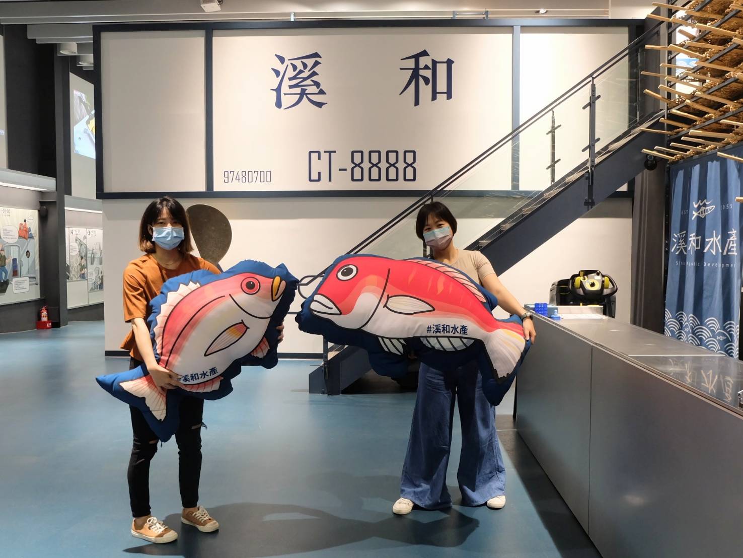 宜蘭親子景點推薦【溪和水產觀光工廠】門票優惠與美食菜單，親子手作DIY、免費試吃，體驗正港ㄟ海味！