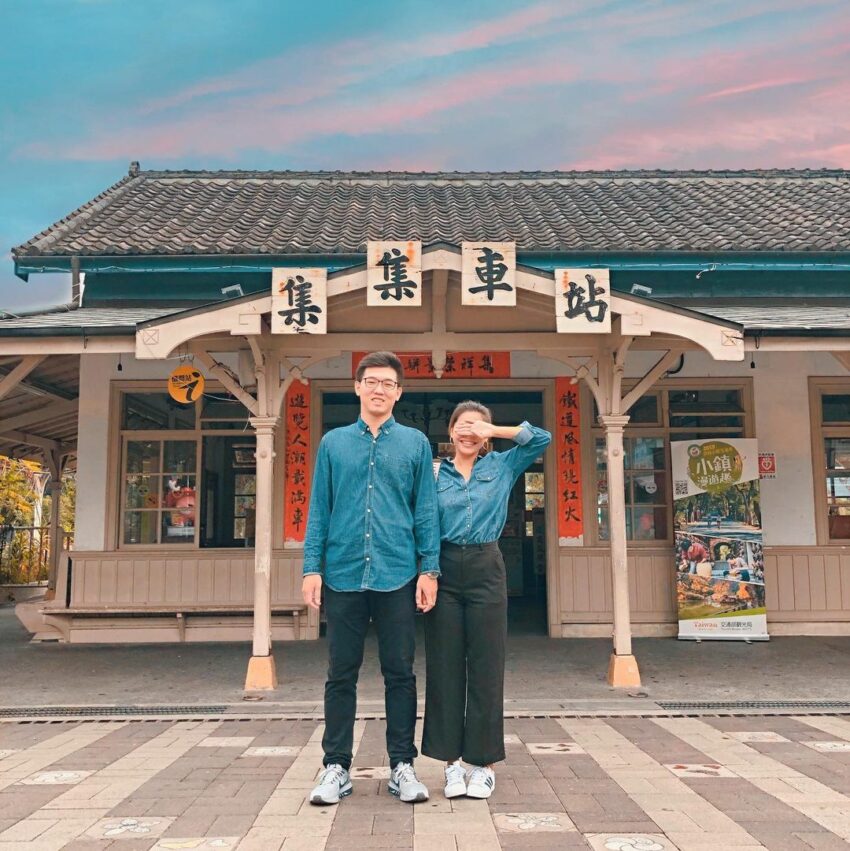 漫遊集集線｜集集綠色隧道自行車道，如今的火車站仍保有日治時期的木造車站樣貌，充滿著歷史情懷。車站前便是集集古街，有著許多充滿回憶的傳統小吃，香蕉酥、大碗剉冰、傳統豆花，臭豆腐等，騎完自行車後，別忘了來集集老街補充一點體力哦。