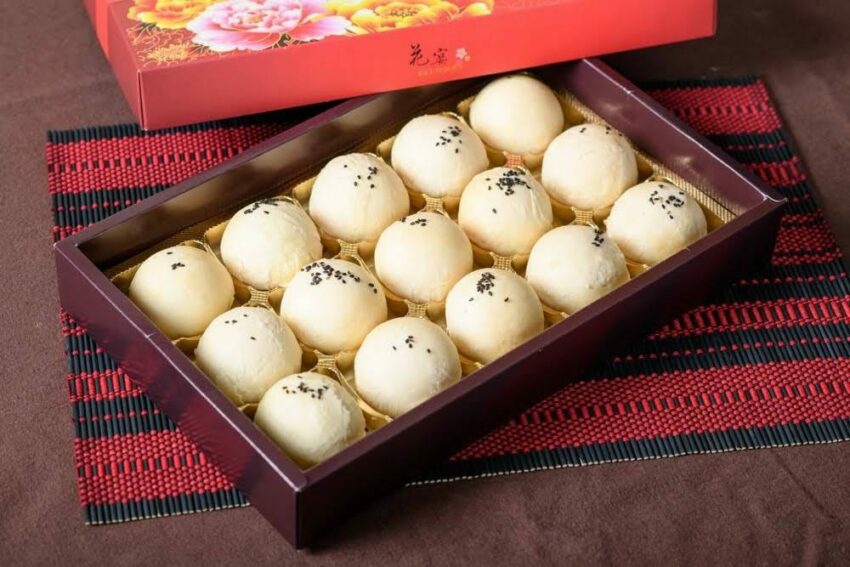 溪湖景點｜陳義發餅行，綠豆碰的選用半肥半瘦的豬肉，與口感細膩的綠豆沙一起吃下，又鹹又甜的滋味在嘴中散開，絕對是來溪湖必買的伴手禮。