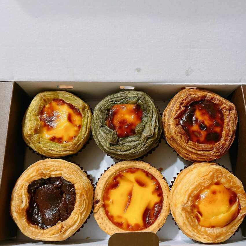 溪湖景點｜貝林古堡葡式蛋塔，原味蛋塔可吃到單純的蛋香，金黃的酥皮層次超多層，個頭大又扎實，吃起來很有滿足感；焦糖口味有著淡淡的焦糖與黑糖香；牛奶口味則是牛奶糖的味道，比起原味再稍甜一點，適合嗜甜的民眾