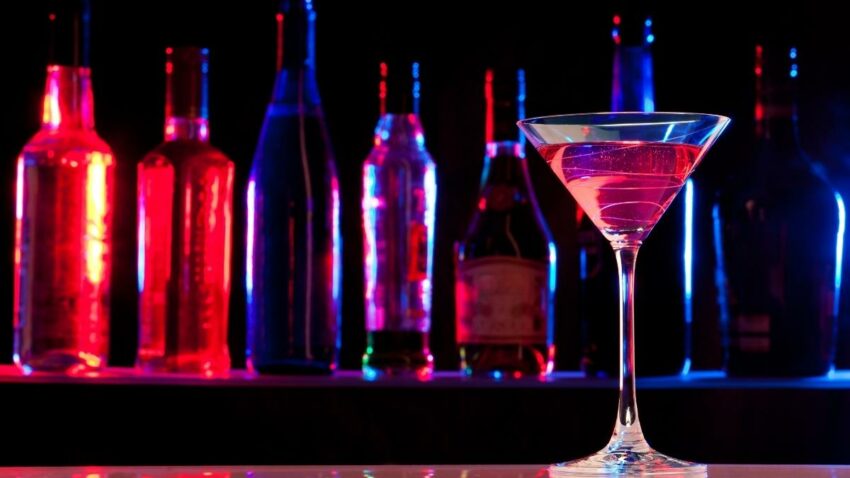 芭達雅紅燈區 【芭達雅紅燈區攻略】Walking Street、酒吧、夜店、表演秀，芭達雅夜生活這樣玩最精彩！ 1 2026