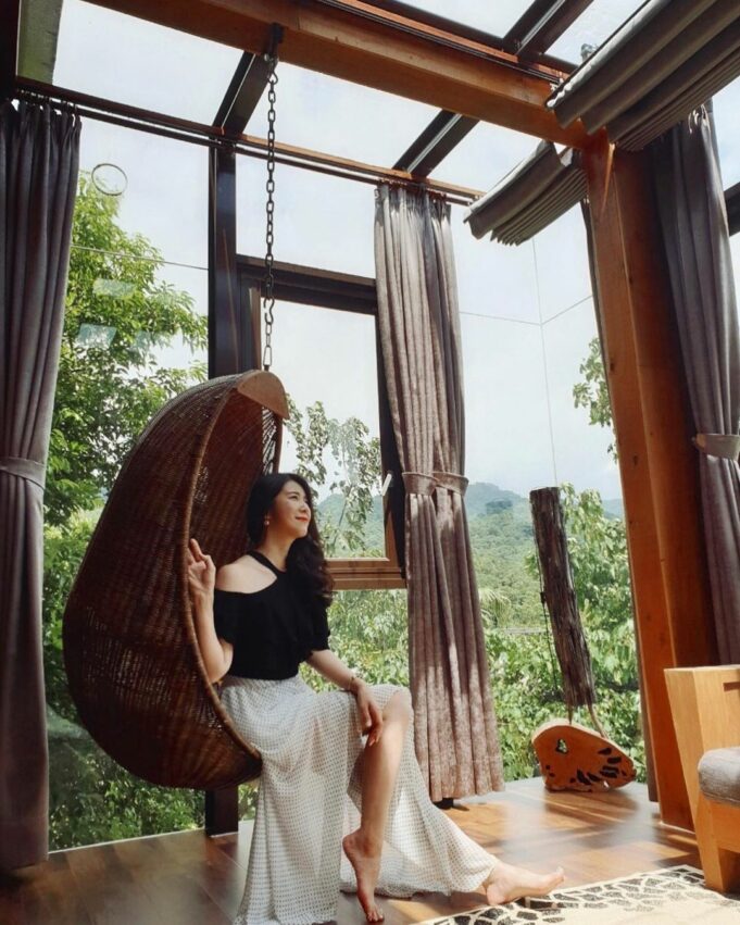 網美指定【全台TOP10玻璃屋民宿】必住推薦清單，隔著玻璃窗觀賞夜間星空