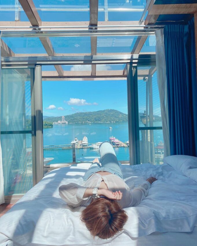 網美指定【全台TOP10玻璃屋民宿】必住推薦清單，隔著玻璃窗觀賞夜間星空