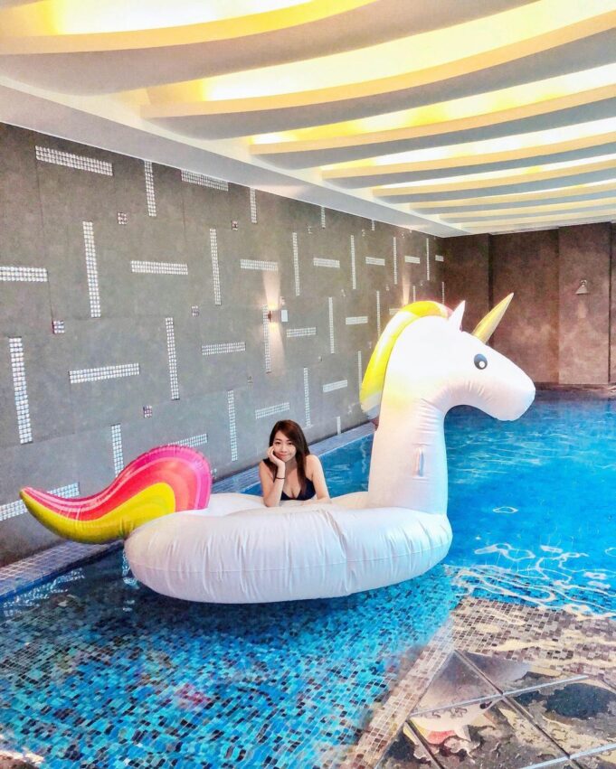 【桃園汽車旅館推薦】精選10間桃園摩鐵汽車旅館、私人泳池、KTV夜唱、生日看電影全攻略！