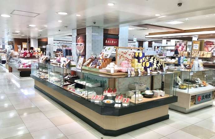 新宿逛街｜推薦12間新宿購物必逛地點、商圈、百貨公司、一出JR就能大血拚！