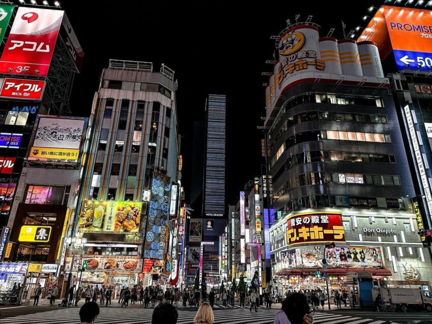 新宿逛街｜推薦12間新宿購物必逛地點、商圈、百貨公司、一出JR就能大血拚！