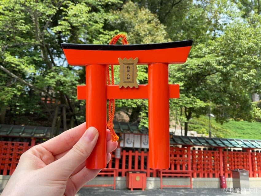 京都伏見稻荷大社｜千本鳥居、狐狸御守等伏見稻荷一日遊！伏見稻荷開放時間/傳說由來/交通地圖/必買必吃/和服推薦