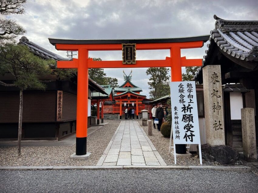 京都伏見稻荷大社｜千本鳥居、狐狸御守等伏見稻荷一日遊！伏見稻荷開放時間/傳說由來/交通地圖/必買必吃/和服推薦