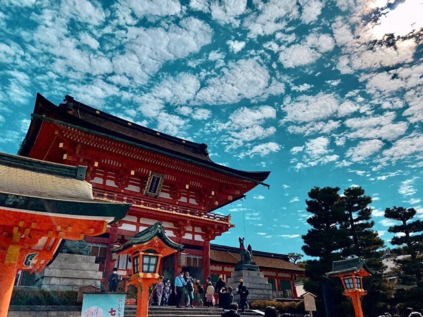 京都伏見稻荷大社｜千本鳥居、狐狸御守等伏見稻荷一日遊！伏見稻荷開放時間/傳說由來/交通地圖/必買必吃/和服推薦