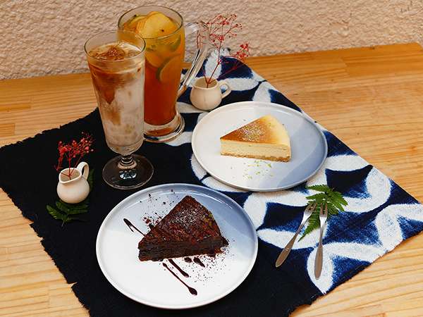 【卓也小屋渡假園區】一泊二食門票優惠，體驗卓也染藍染DIY，入住星空泡泡屋