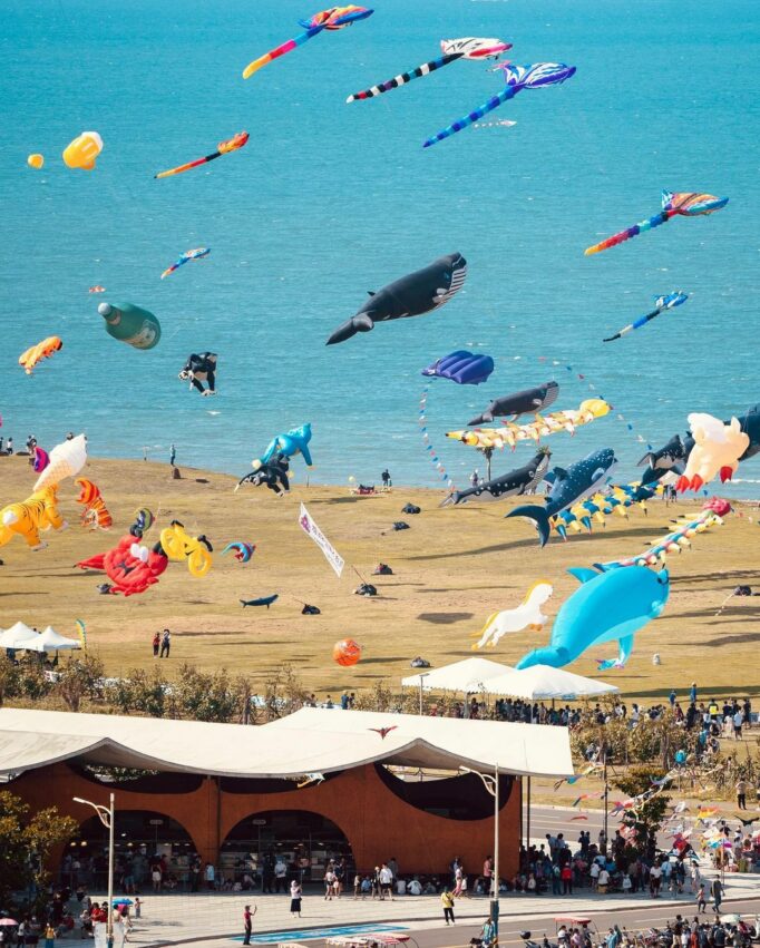 【南寮漁港一日遊】17公里海岸線/波光市集/魚鱗天梯/南寮漁港美食