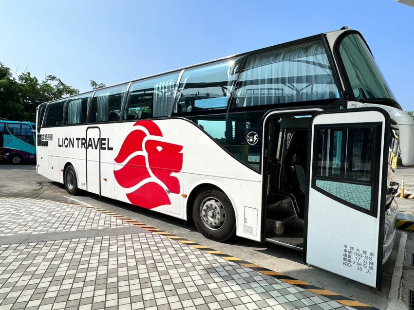 阿里山郵輪式巴士｜郵輪式列車玩法，不開車也能暢玩阿里山！