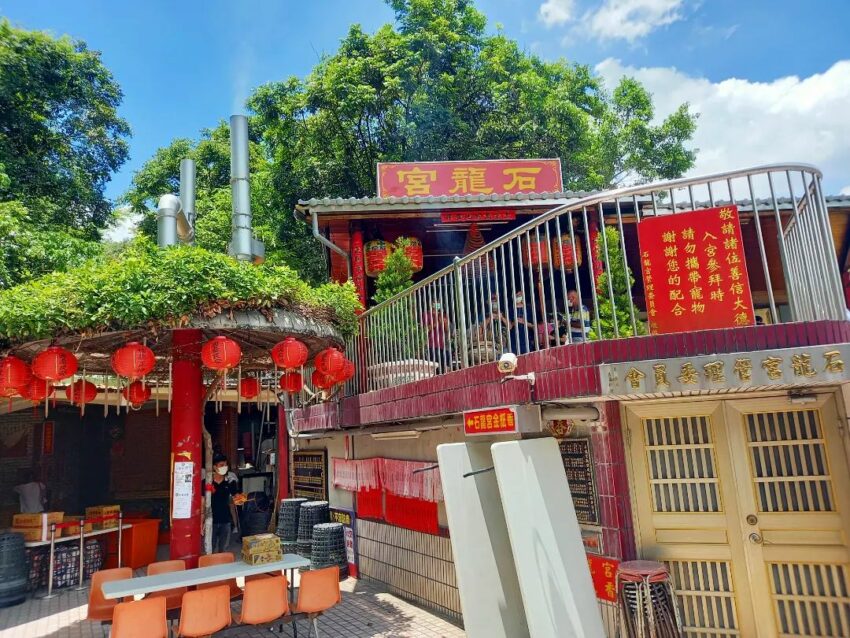 泡麵土地公|南投中寮石龍宮|用泡麵拜拜?還有免費泡麵可以吃!業績冒泡必朝聖的土地公廟 南投中寮_石龍宮泡麵土地公