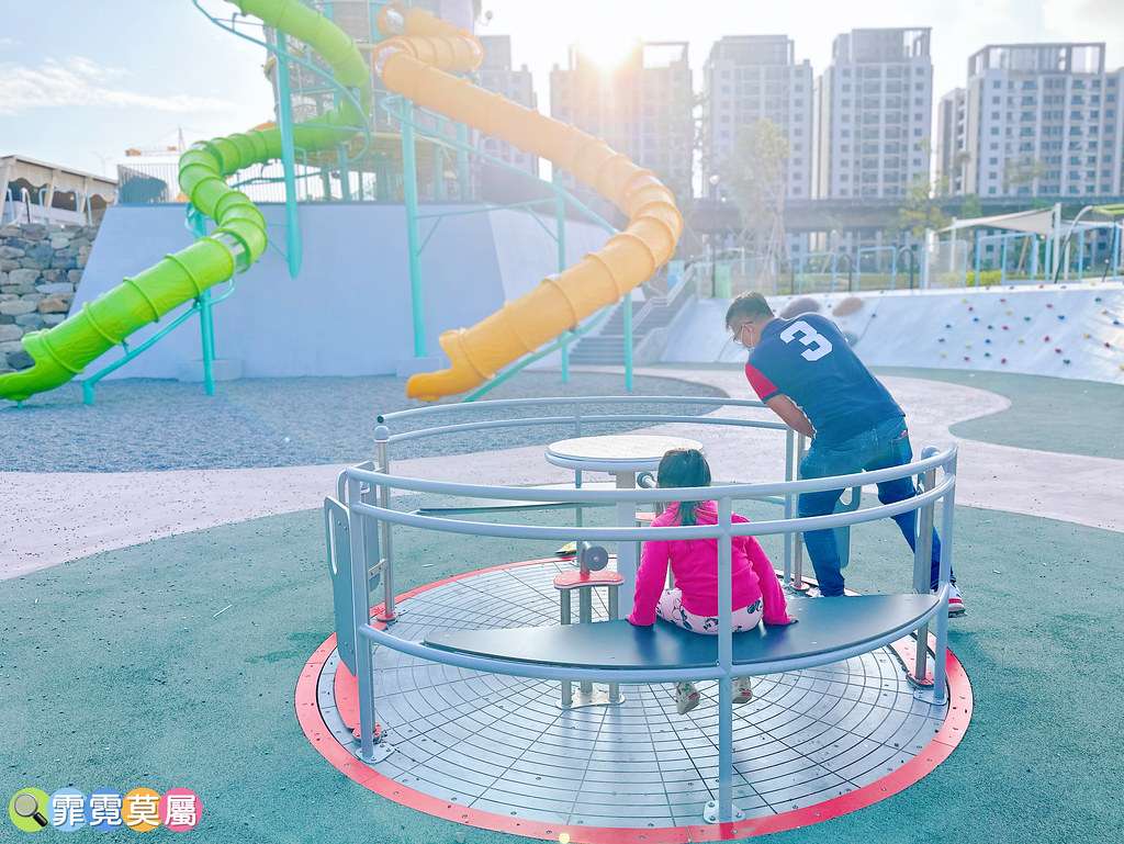 ★台中公園★ 馬卡龍公園,全台最高11公尺戶外溜滑梯! 高塔 S__116195381_0