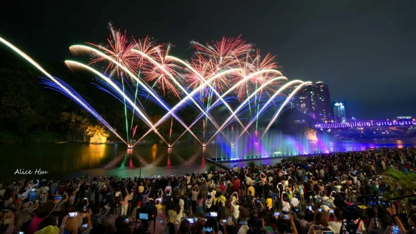 碧潭水舞秀、碧潭水舞煙火秀