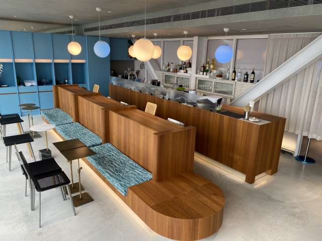 【基隆潮境智能海洋館】遊玩攻略推薦！超大水族缸合照魟魚、水母，門票優惠&交通一日遊