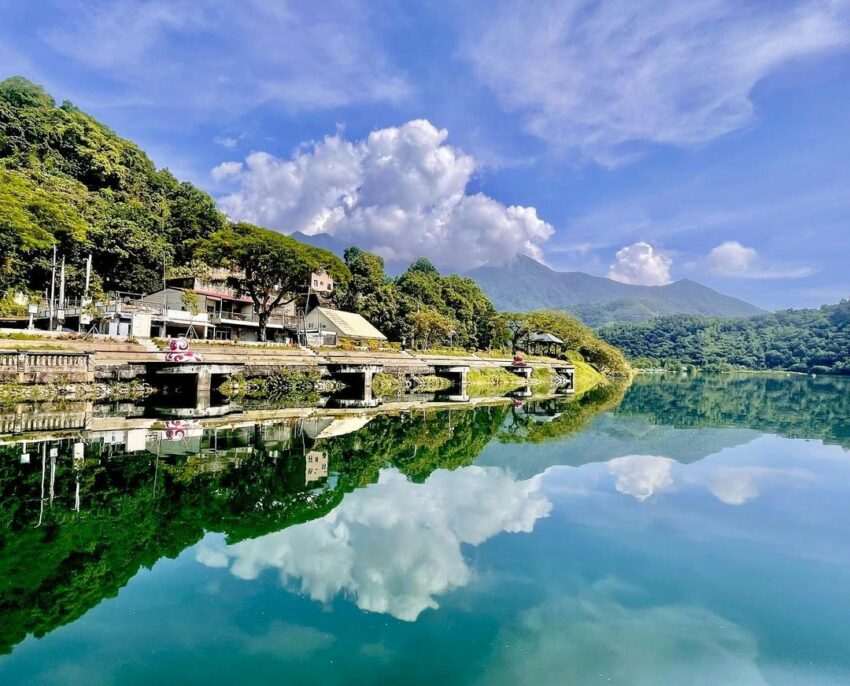 花蓮鯉魚潭 【花蓮鯉魚潭一日遊】划SUP、踩天鵝船、走環湖步道，賞螢火蟲！交通＆美食＆景點推薦 6 2026