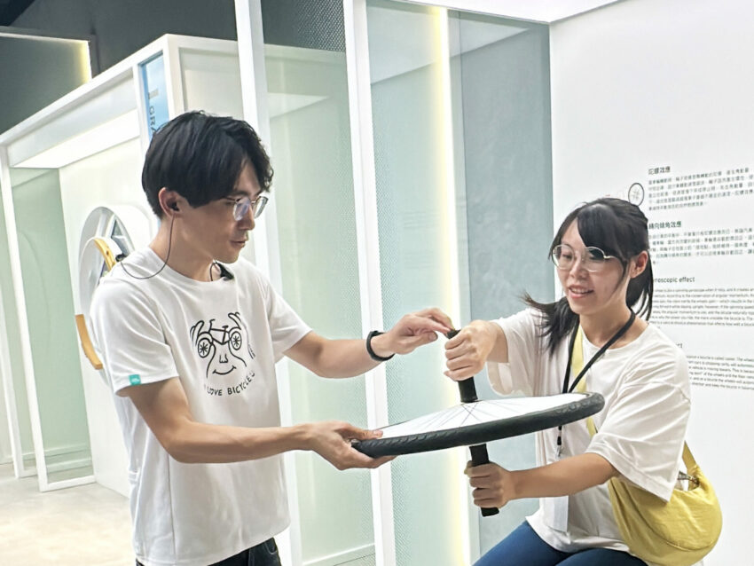 【自行車文化探索館】在捷安特自行車博物館體驗VR互動玩科學,台中親子假日好去處推薦 台中親子景點【自行車文化探索館】捷安特自行車博物館VR體驗、互動玩科學,台中親子好去處推薦