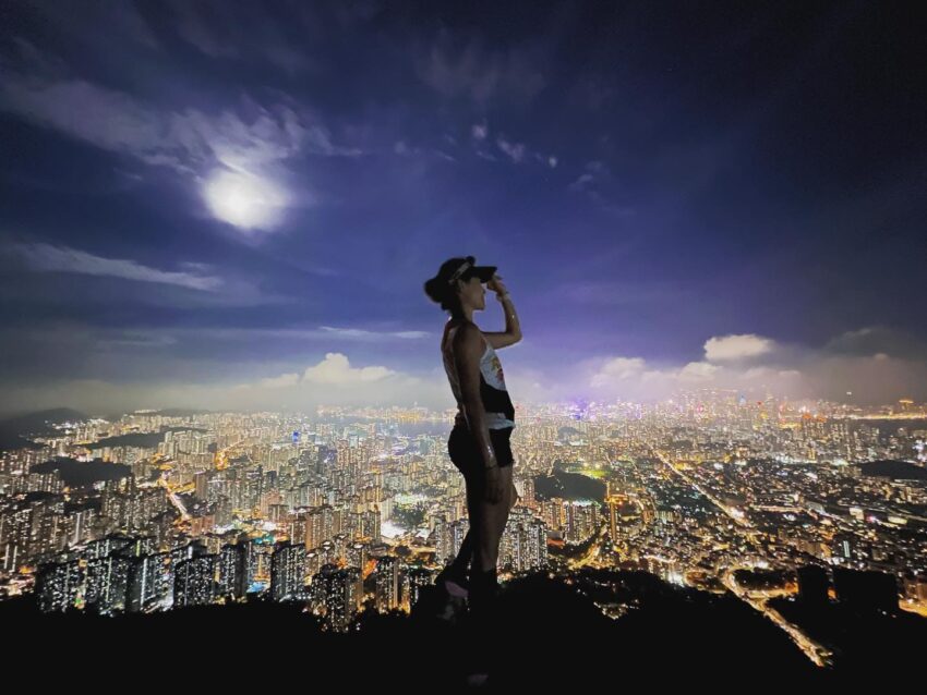 【香港夜景推薦】世界三大夜景之一！夜遊香港太平山頂、維港、中環摩天輪，10個香港晚上好去處