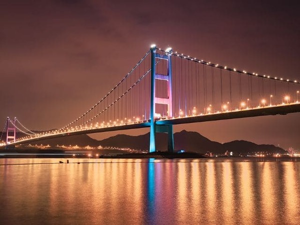 【香港夜景推薦】世界三大夜景之一！夜遊香港太平山頂、維港、中環摩天輪，10個香港晚上好去處
