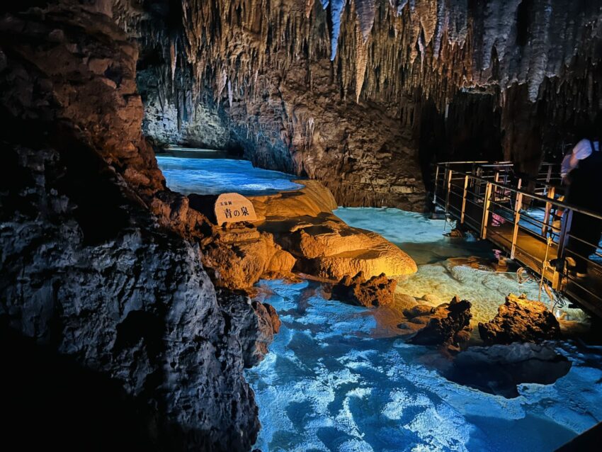 【沖繩世界玉泉洞】鐘乳石奇景、必看太鼓秀！玉泉洞門票/手作體驗/交通/美食一次看