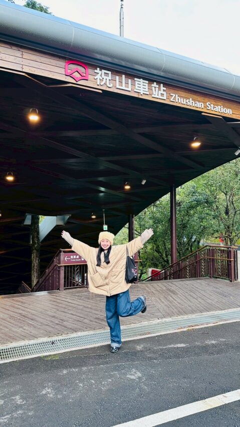 阿里山郵輪式巴士｜郵輪式列車玩法，不開車也能暢玩阿里山！