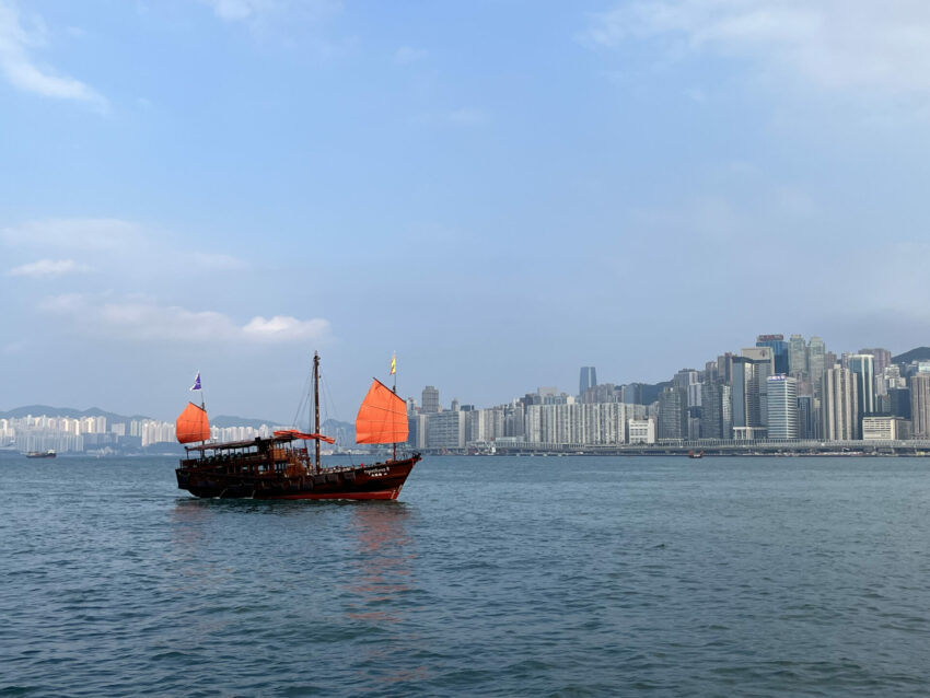 【維多利亞港一日遊】維港遊輪/幻彩詠香江燈光秀/夜景/飯店推薦,玩遍香港維多利亞海港的日與夜 【維多利亞港一日遊】維港遊輪/幻彩詠香江燈光秀/夜景/飯店推薦,玩遍香港維多利亞海港的日與夜