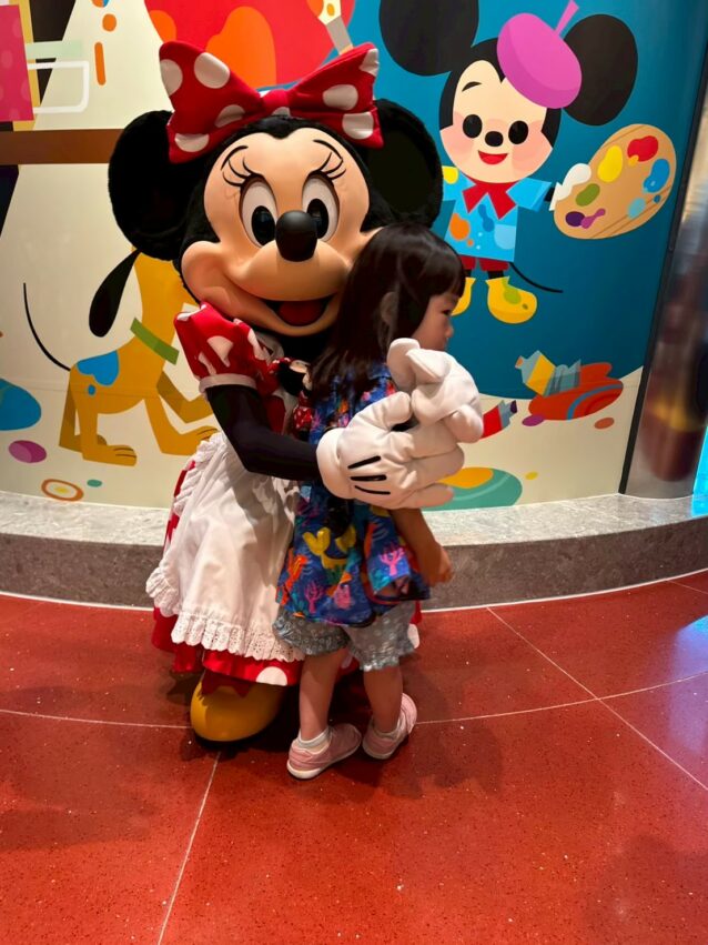 【香港迪士尼樂園攻略】親子必玩遊樂設施、門票推薦、裝備清單、樂園住宿，陪孩子寫下童話瞬間！