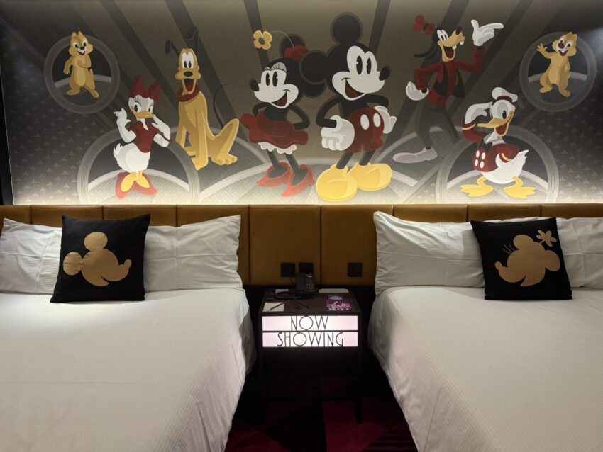 【香港迪士尼樂園攻略】親子必玩遊樂設施、門票推薦、裝備清單、樂園住宿，陪孩子寫下童話瞬間！