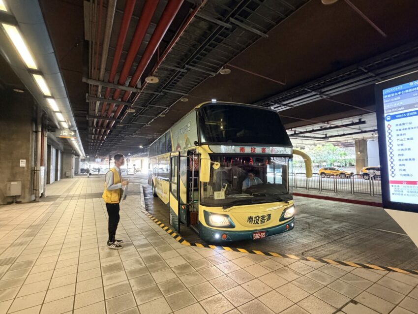 開箱【日月潭FunTOUR觀光巴士】一日遊，免開車也能輕鬆玩日月潭，路線、費用、特色一次看！