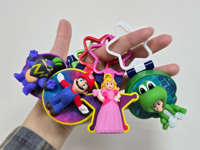 【開箱】童心大爆發！麥當勞活動「超級瑪利歐」12款公仔全蒐集，連外盒都捨不得丟！